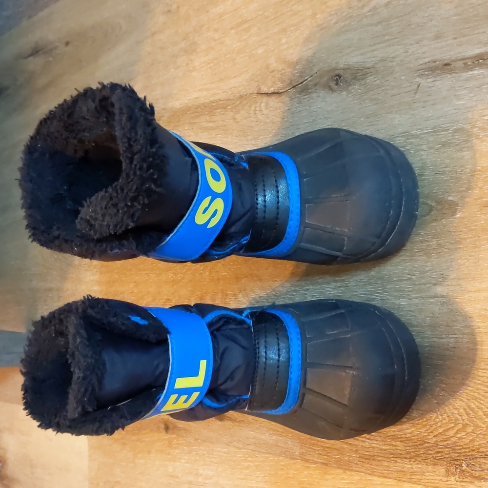 Boy's Sorel snow boots